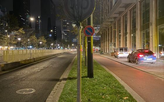 Verkeersmaatregelen plaatsen bij nacht